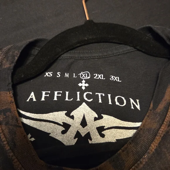 Affliction Men's Black and Gold Eagle T-Shirt - Picture 4 of 5